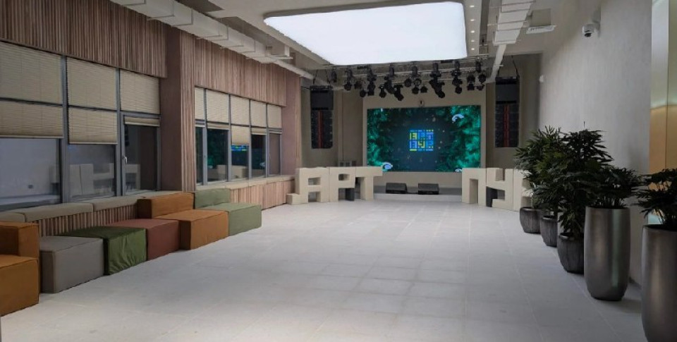 Внутренний LED экран в арт-резиденции ПУР, Тарко-Сале