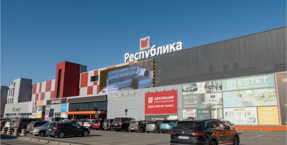 Светодиодный уличный экран для фасада ТЦ Республика